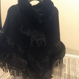 Elephant fringe poncho elegant in black